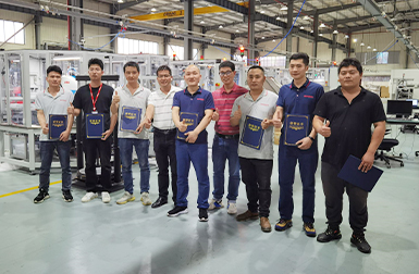 裝配和調試團隊